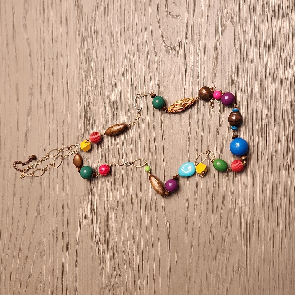 Women's beaded necklace